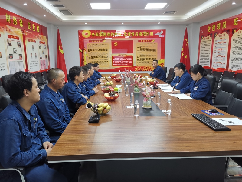 7月30日下午，軋鋼廠黨委組織召開(kāi)“‘慶八一’學(xué)黨史  扛死肩   共奮進(jìn)”復(fù)轉(zhuǎn)軍人座談會(huì)